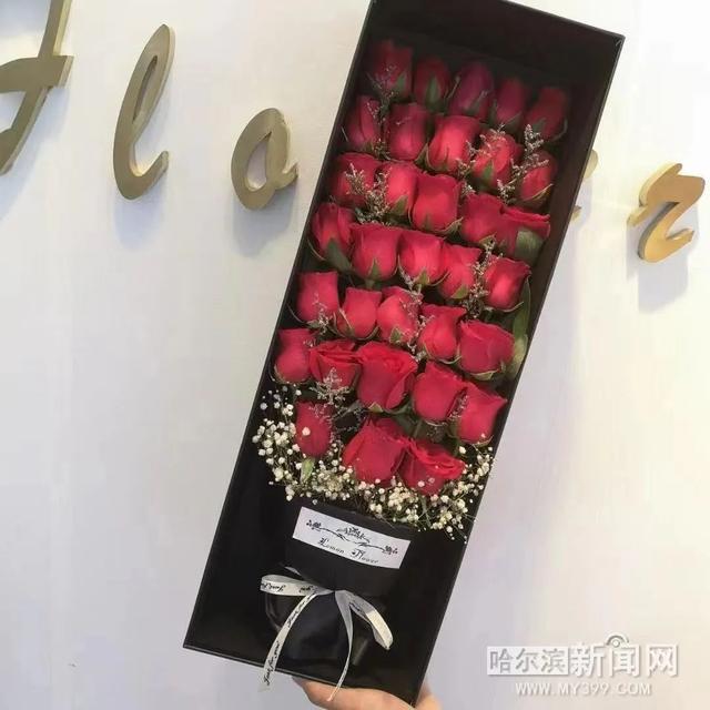 情人节送什么礼物给情人三八节鲜花价格“水涨船高”丨20枝玫瑰花束售价400元
