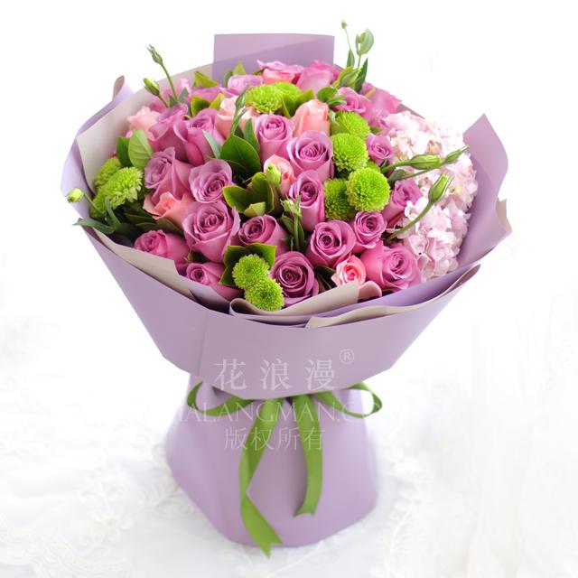 情人节送女孩礼物紫玫瑰花语，紫玫瑰适合送什么人？紫玫瑰代表什么意义？