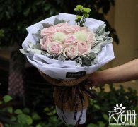今年情人节送什么好情人节送玫瑰花的由来 送玫瑰最早的真正含义(我们