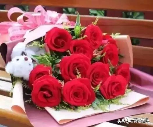 情人节送闺蜜什么礼物今天情人节，99玫瑰送给群里朋友，祝你们情人节快乐，